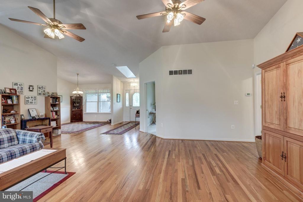 Image 10 of property listing at 969 BACHMANS VALLEY RD, Westminster, MD 21158