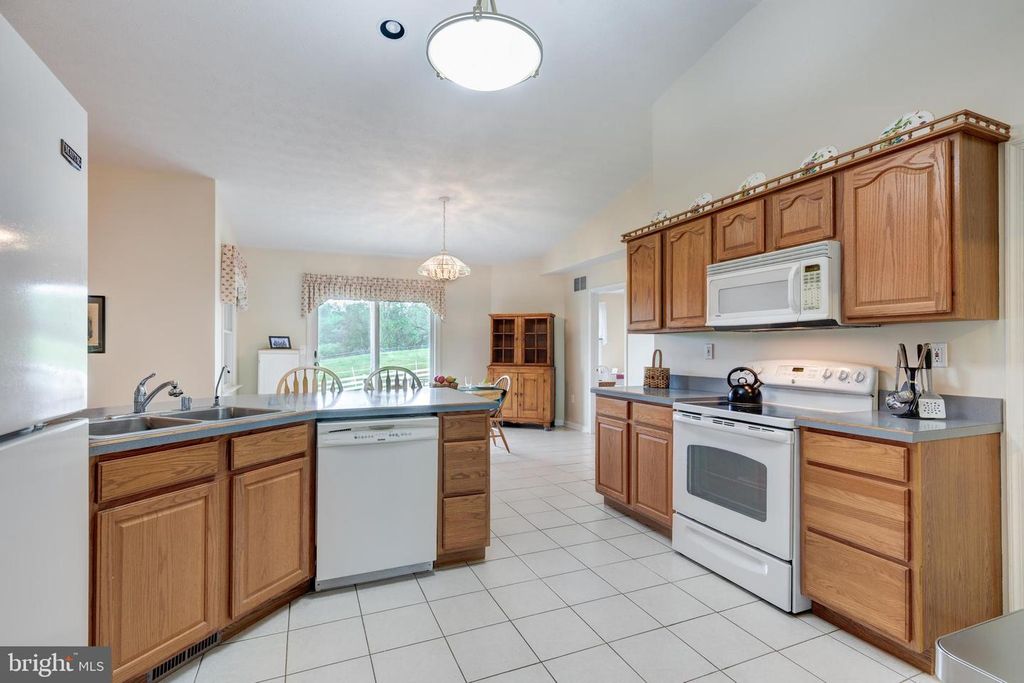 Image 15 of property listing at 969 BACHMANS VALLEY RD, Westminster, MD 21158