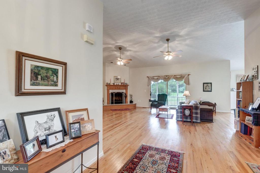 Image 4 of property listing at 969 BACHMANS VALLEY RD, Westminster, MD 21158