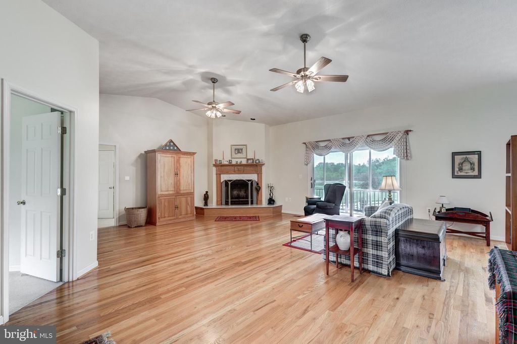 Image 5 of property listing at 969 BACHMANS VALLEY RD, Westminster, MD 21158