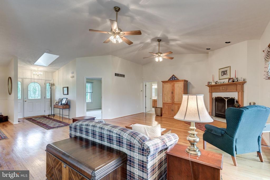 Image 6 of property listing at 969 BACHMANS VALLEY RD, Westminster, MD 21158
