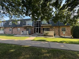 9982 S 84th Terrace 303, Palos Hills, IL 60465