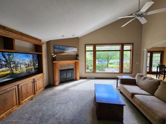 1827 ORCHARD BLOSSOM DRIVE, Appleton, WI 54915