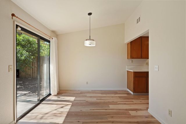 282 Ravenwood Way, Lodi, CA 95240