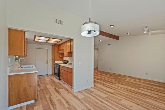 282 Ravenwood Way, Lodi, CA 95240