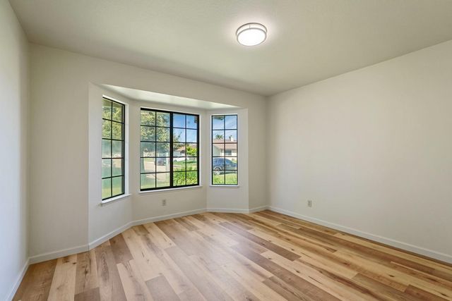 282 Ravenwood Way, Lodi, CA 95240