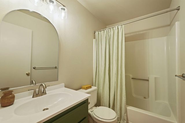 282 Ravenwood Way, Lodi, CA 95240