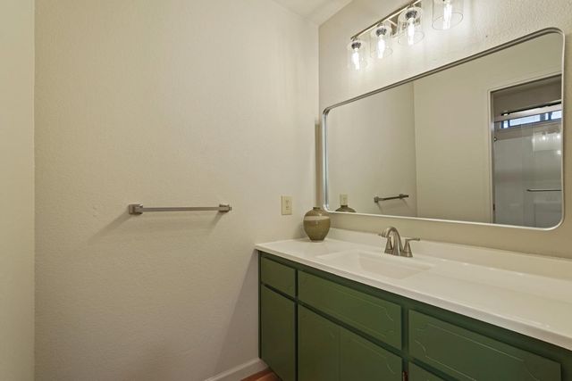 282 Ravenwood Way, Lodi, CA 95240