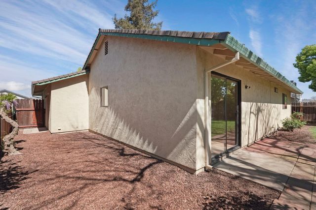 282 Ravenwood Way, Lodi, CA 95240