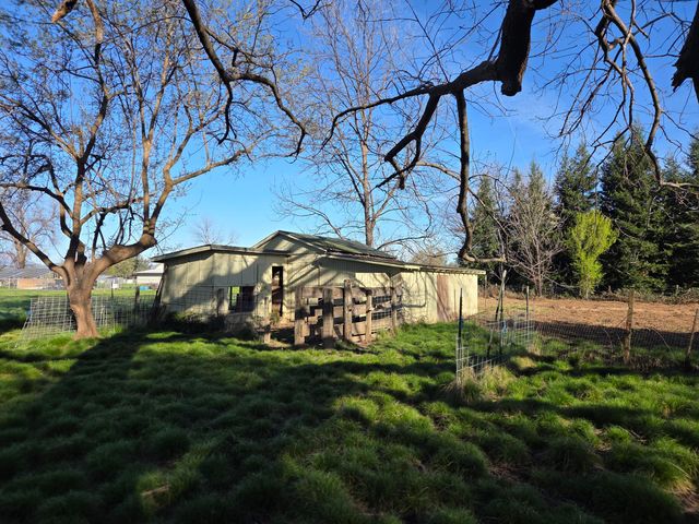 8198 Green Acres Lane, Redding, CA 96002