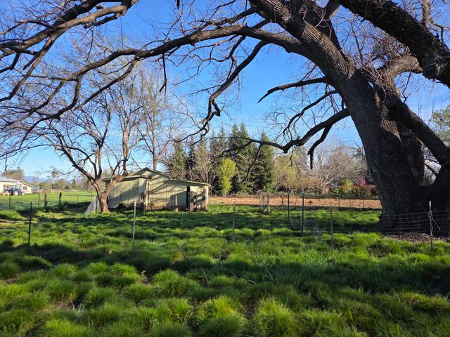 8198 Green Acres Lane, Redding, CA 96002