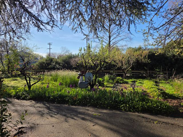 8198 Green Acres Lane, Redding, CA 96002