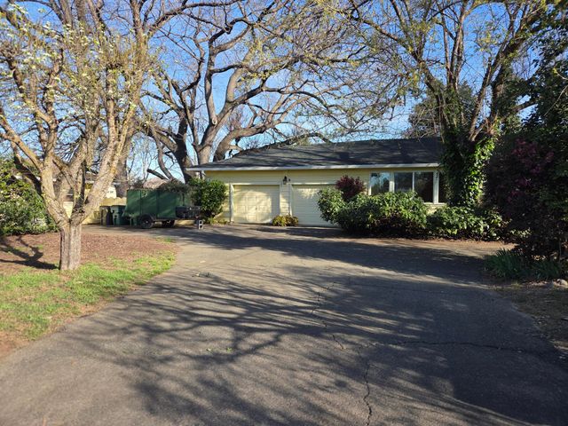 8198 Green Acres Lane, Redding, CA 96002