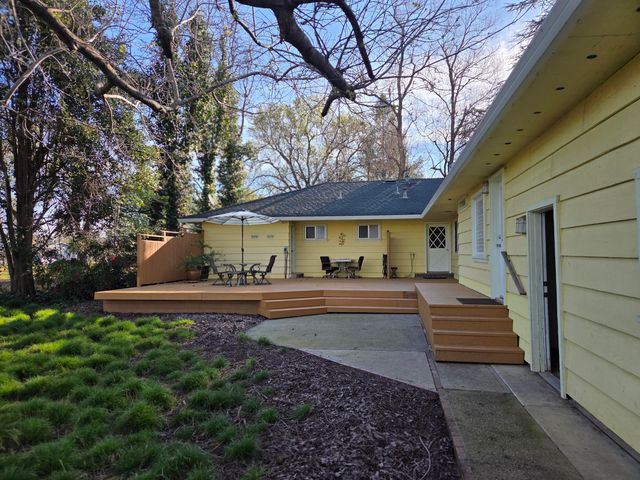 8198 Green Acres Lane, Redding, CA 96002