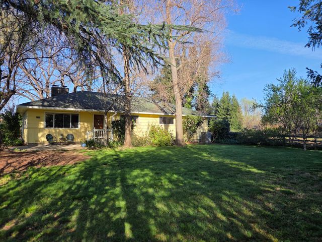 8198 Green Acres Lane, Redding, CA 96002