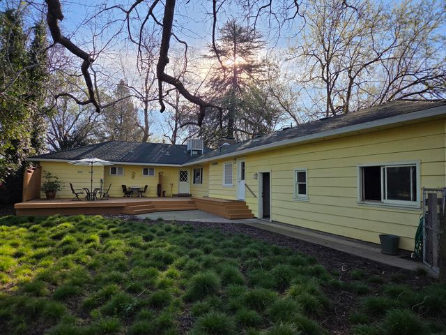 8198 Green Acres Lane, Redding, CA 96002