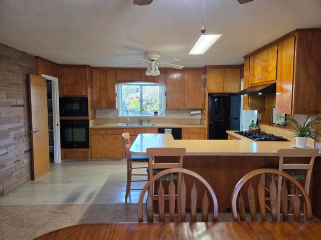 8198 Green Acres Lane, Redding, CA 96002