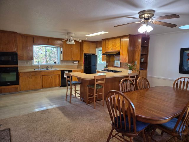 8198 Green Acres Lane, Redding, CA 96002