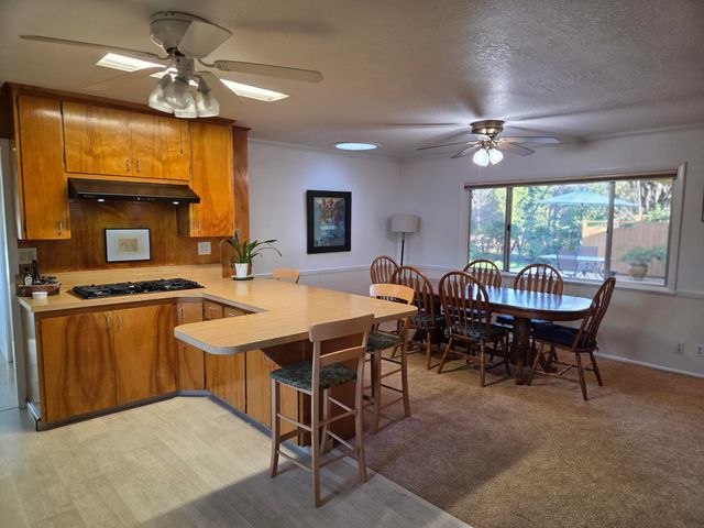 8198 Green Acres Lane, Redding, CA 96002