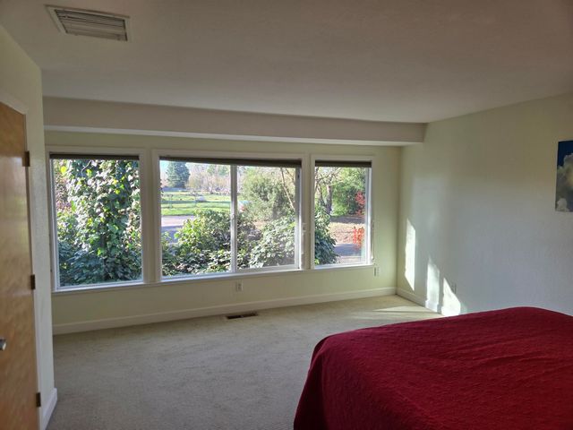 8198 Green Acres Lane, Redding, CA 96002