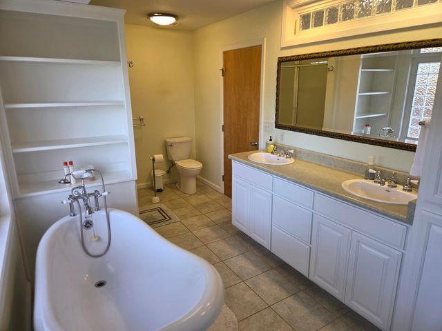 8198 Green Acres Lane, Redding, CA 96002