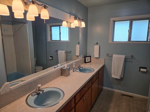 8198 Green Acres Lane, Redding, CA 96002