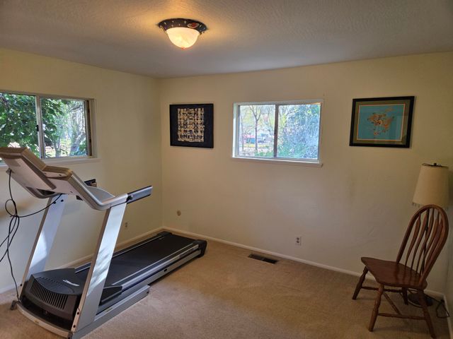 8198 Green Acres Lane, Redding, CA 96002