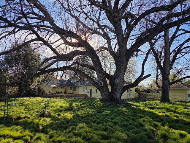 8198 Green Acres Lane, Redding, CA 96002