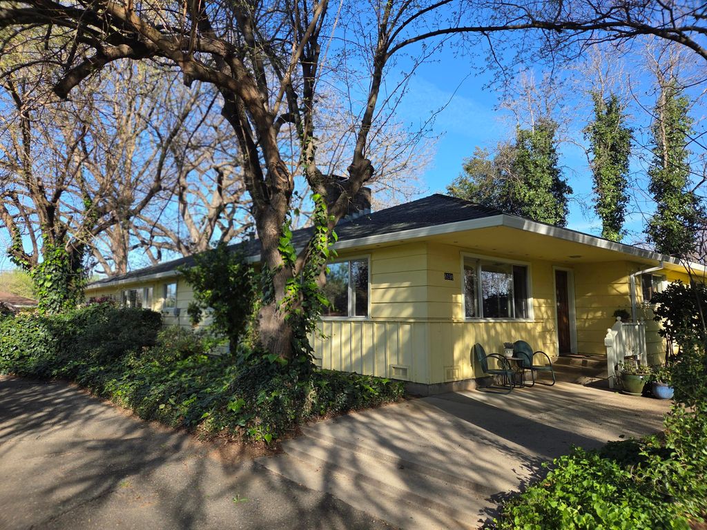 8198 Green Acres Lane, Redding, CA 96002