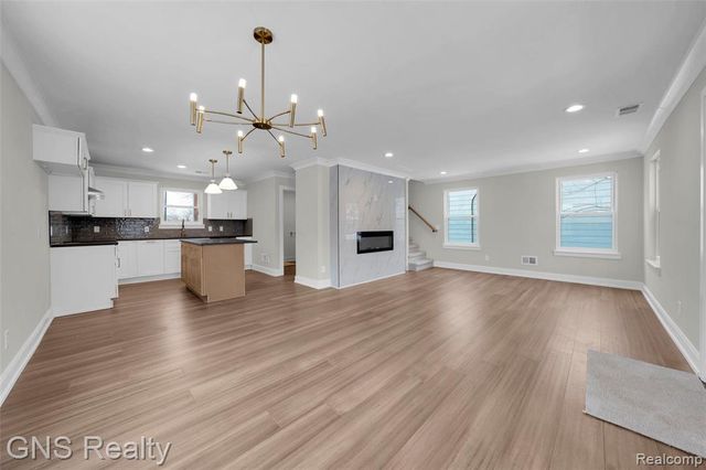 718 Devillen Avenue, Royal Oak, MI 48073