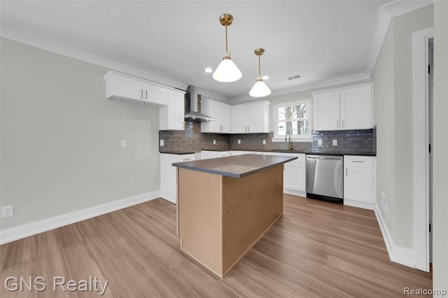 718 Devillen Avenue, Royal Oak, MI 48073