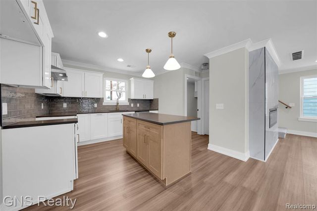 718 Devillen Avenue, Royal Oak, MI 48073