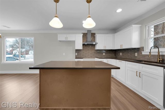 718 Devillen Avenue, Royal Oak, MI 48073