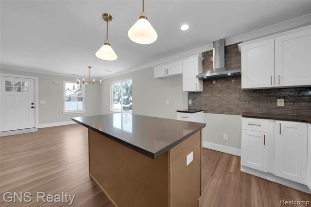 718 Devillen Avenue, Royal Oak, MI 48073