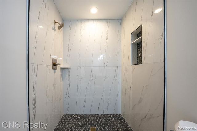 718 Devillen Avenue, Royal Oak, MI 48073