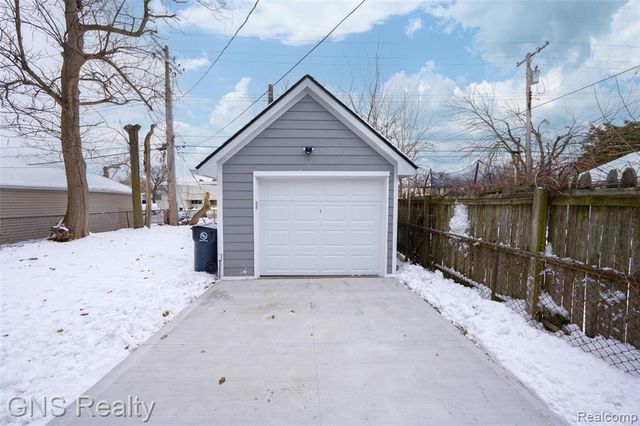 718 Devillen Avenue, Royal Oak, MI 48073