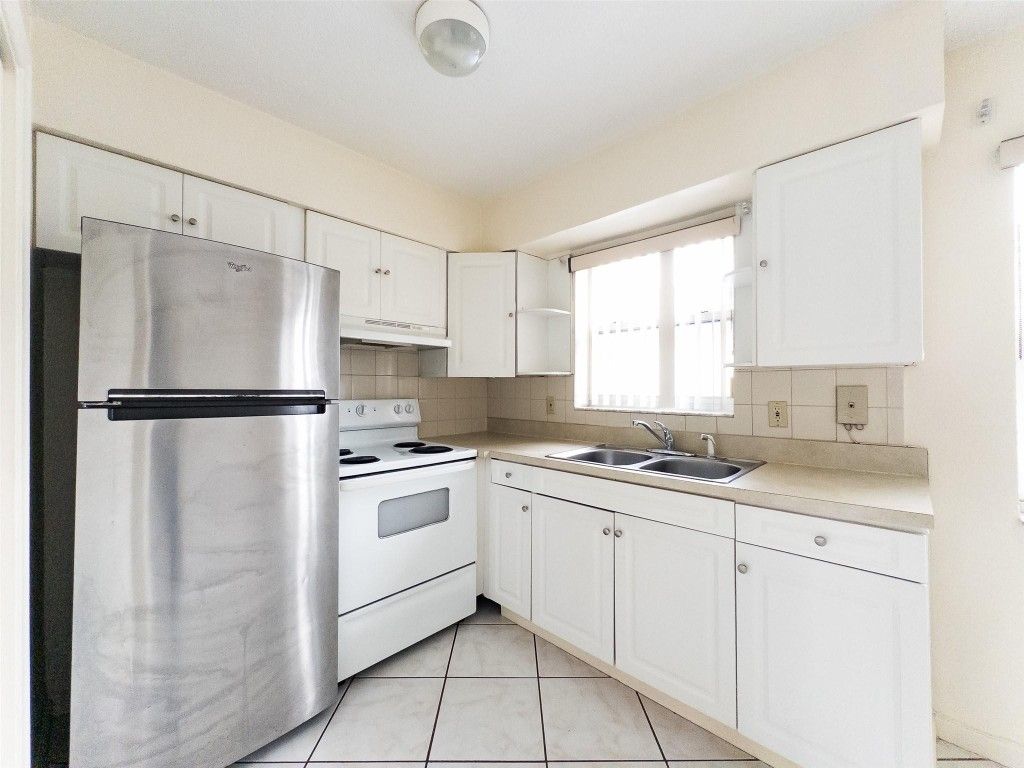 5870 NW 16th Place, Sunrise, FL 33313