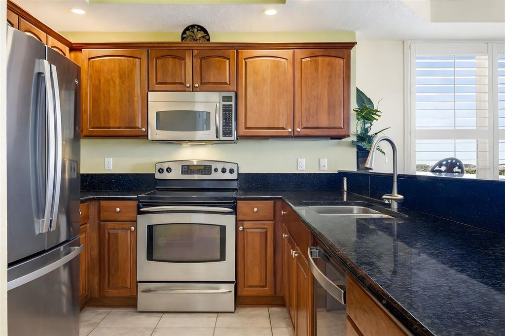 Image 14 of property listing at 2403 S ATLANTIC AVENUE 811, Daytona Beach Shores, FL 32118