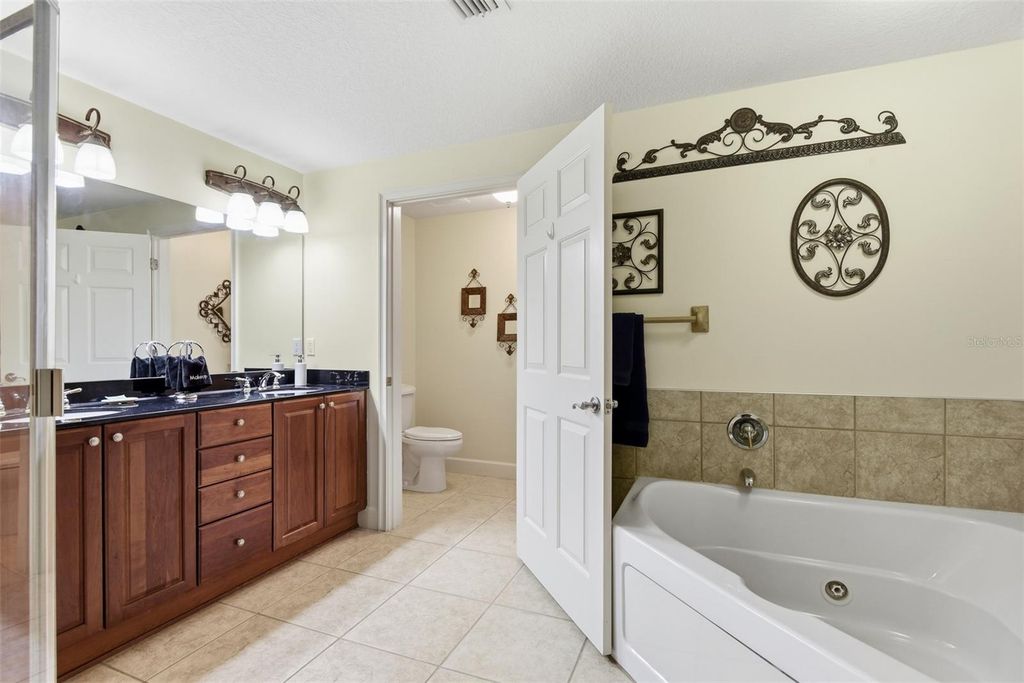 Image 18 of property listing at 2403 S ATLANTIC AVENUE 811, Daytona Beach Shores, FL 32118