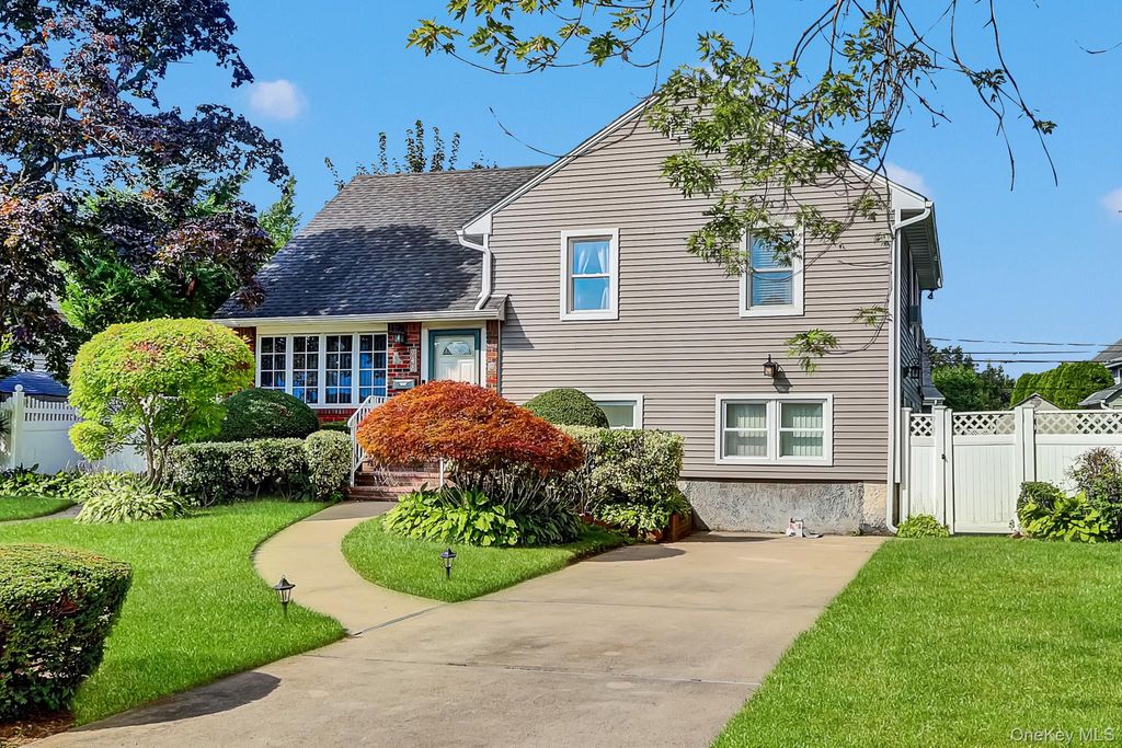 948 Simon Place, Wantagh, NY 11793 — exterior