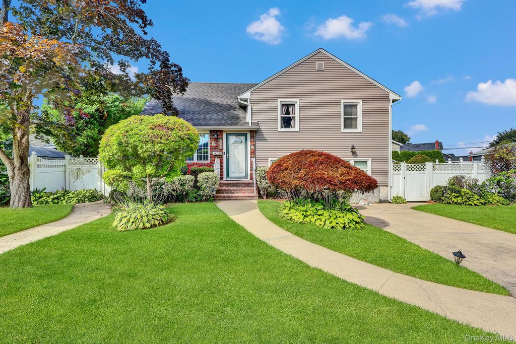 948 Simon Place, Wantagh, NY 11793 — photo 3