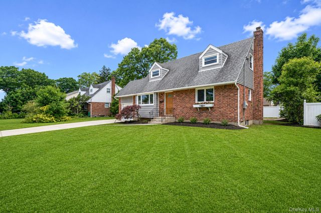 192 W 18th Street, Deer Park, NY 11729