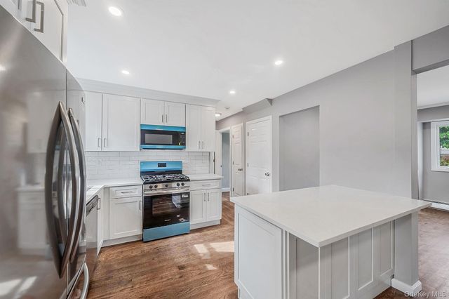 192 W 18th Street, Deer Park, NY 11729
