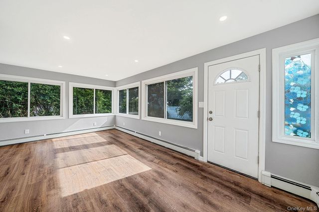 192 W 18th Street, Deer Park, NY 11729