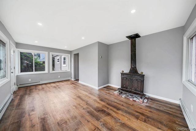 192 W 18th Street, Deer Park, NY 11729