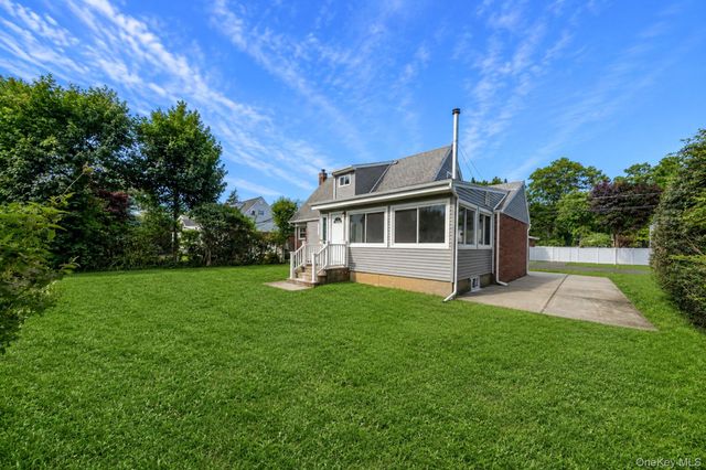 192 W 18th Street, Deer Park, NY 11729