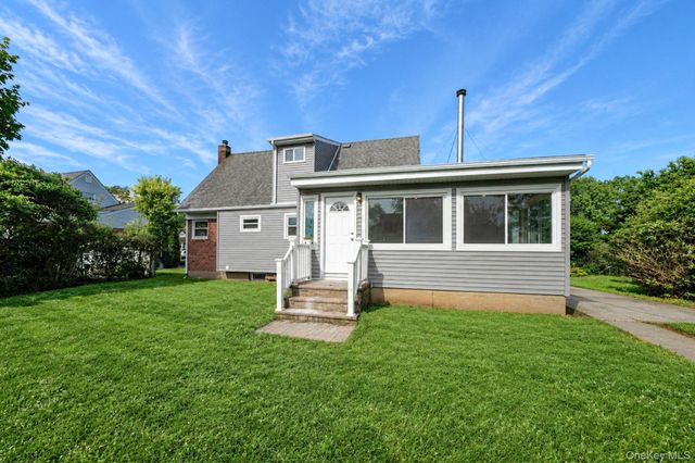 192 W 18th Street, Deer Park, NY 11729