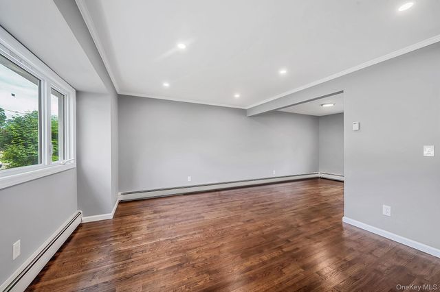 192 W 18th Street, Deer Park, NY 11729