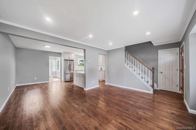 192 W 18th Street, Deer Park, NY 11729