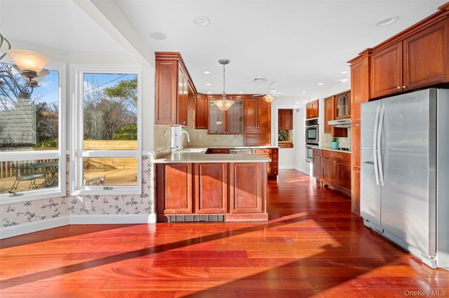 6 Penelope Lane, Huntington, NY 11743